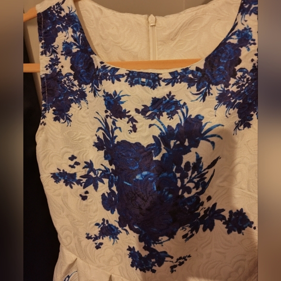 White and Blue Floral Dress - Picture 4 of 7